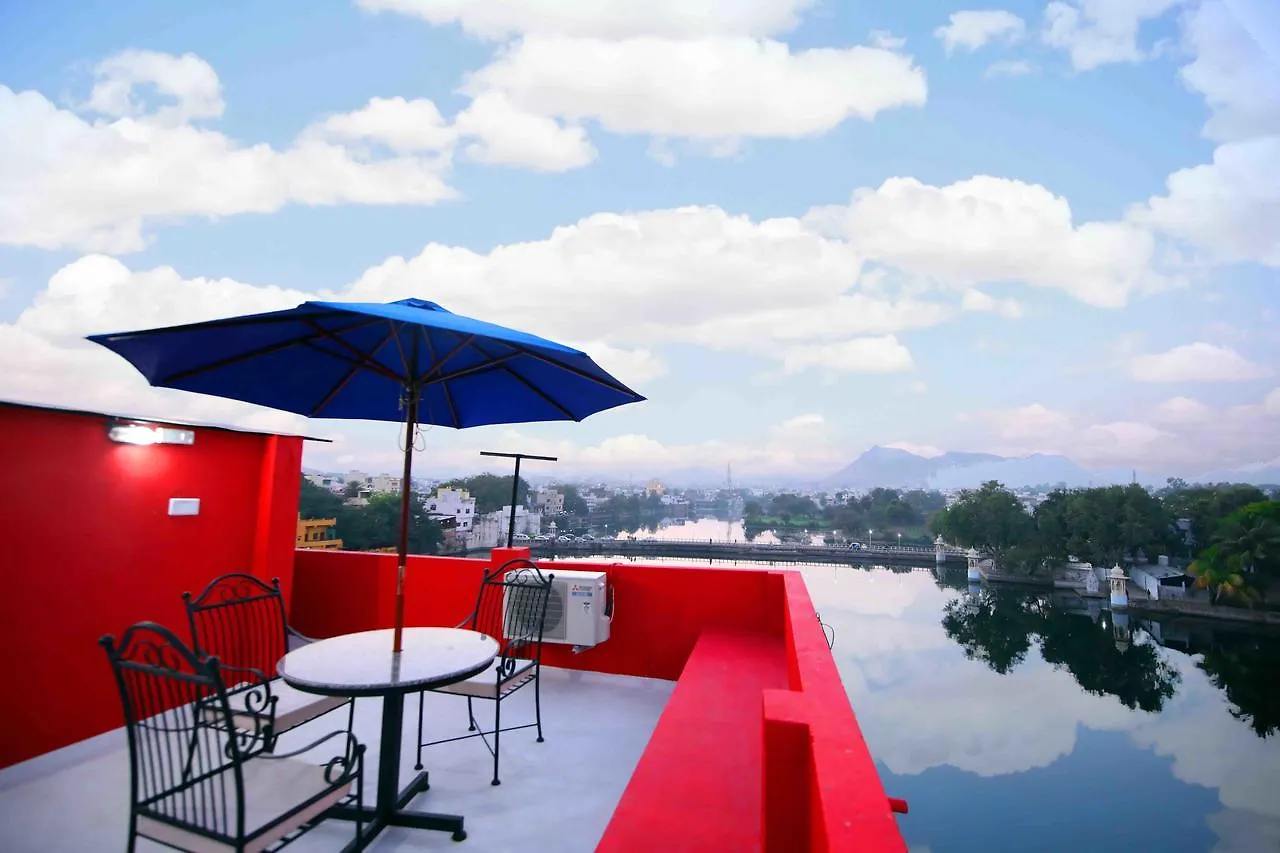 Oolala - Your Lake House In The Center Of Udaipur Accommodatie bij particulieren